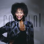 04-03-1985 Whitney Houston at studio in Amterdam, The Netherlands. March 04, 1985.

[keywords]Posed, Eye Contact, Smiling[/keywords]